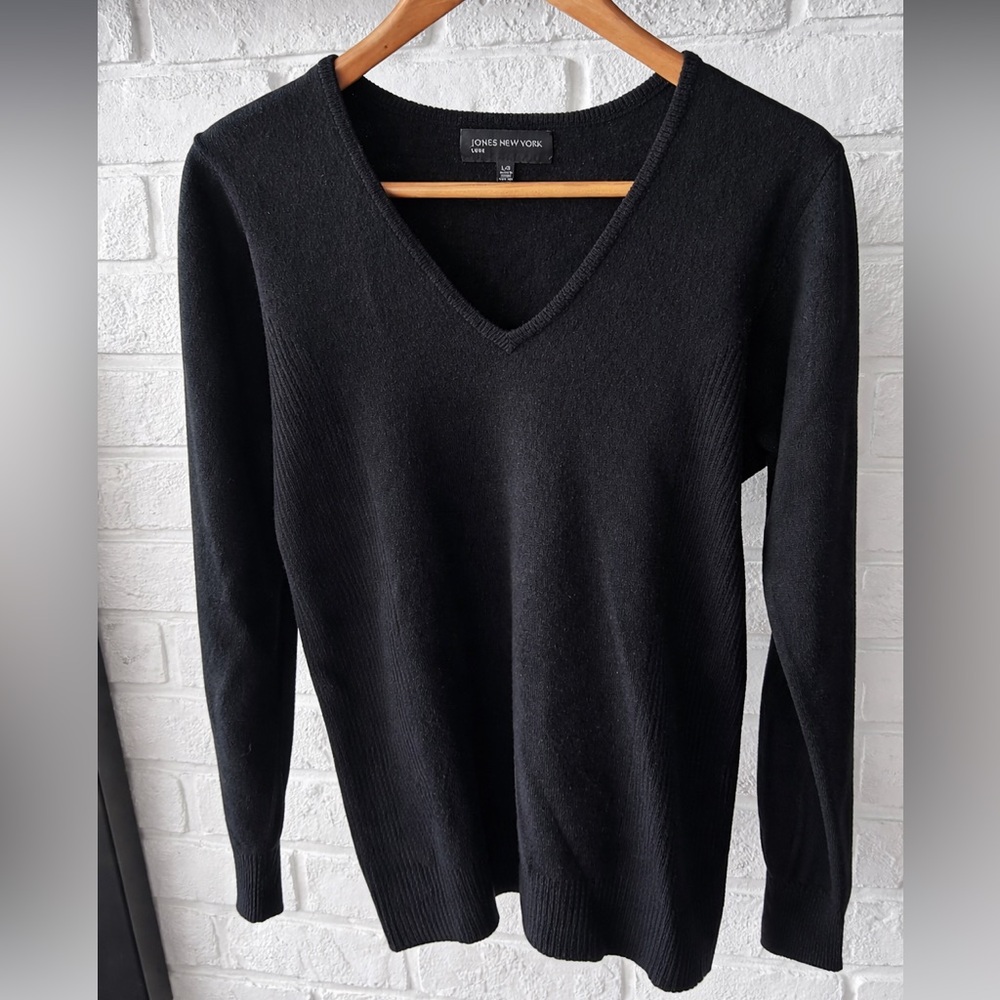 Jones New York Black V-Neck Knit Sweater